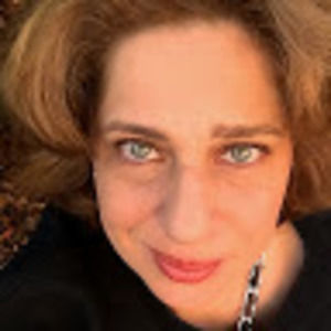 Meet your Posher, Loukia